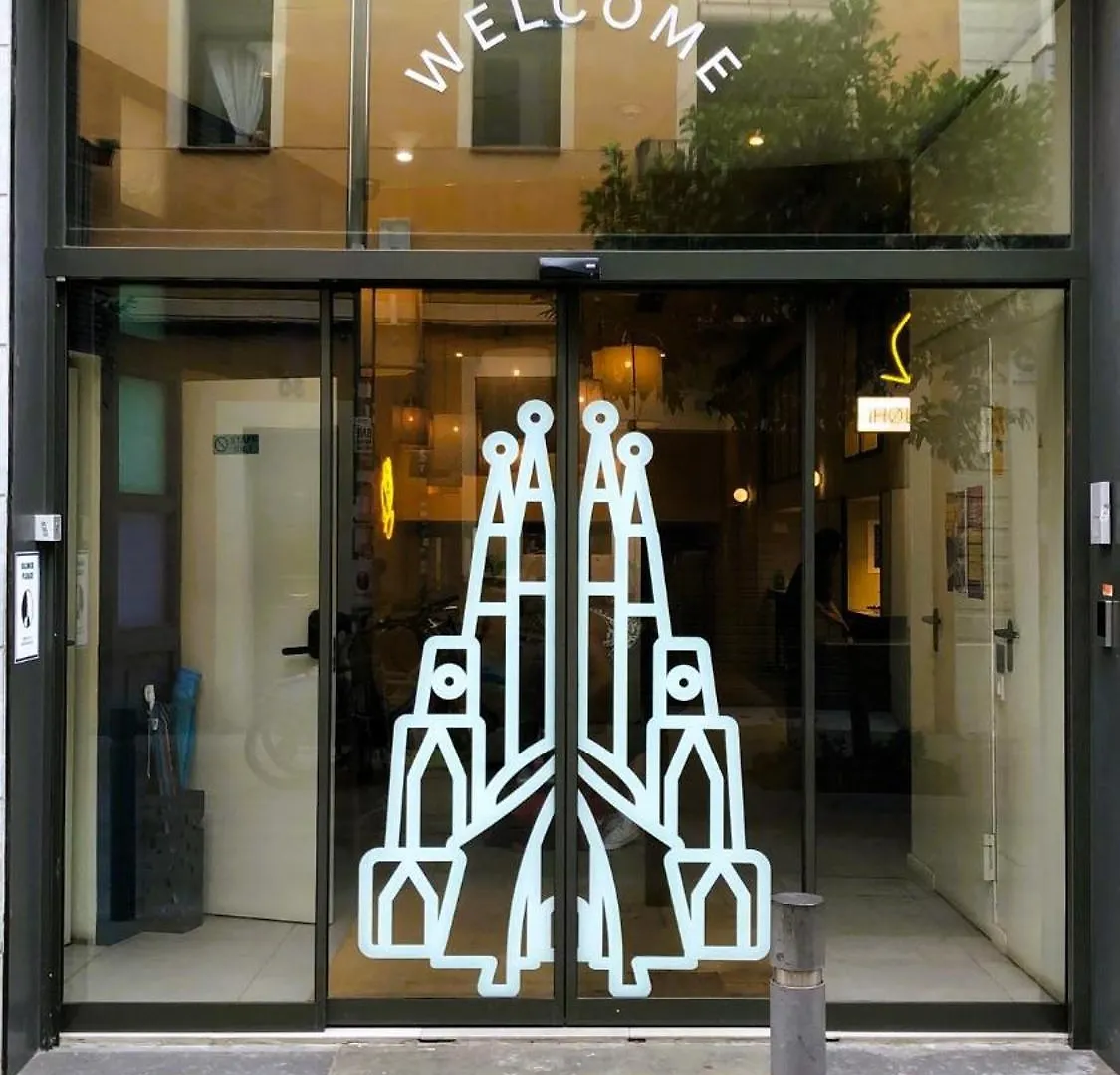 Hostel Latroupe Poblenou Beach Barcelona